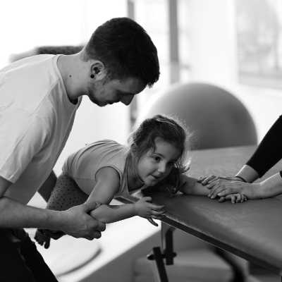 Die Praxis | Physiotherapie Hannover | Behandlung bei Säuglingen und Kindern